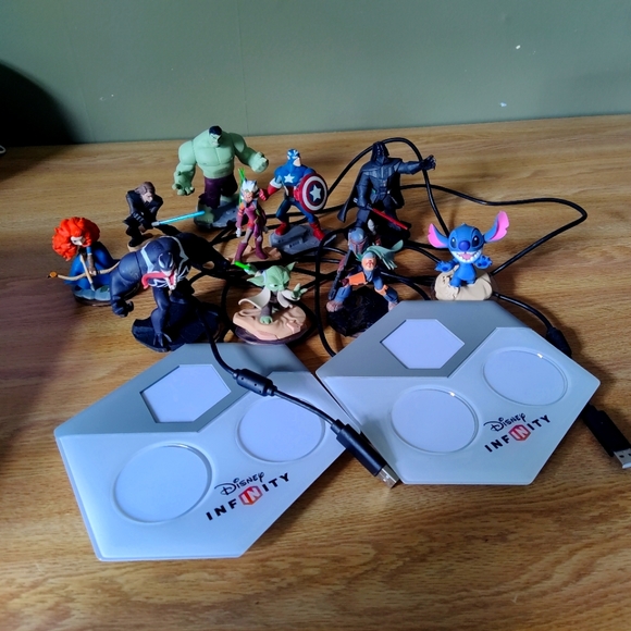Disney Infinity Game For XBox Characters & Play Platform Only Hulk Venom Stitch - Picture 1 of 8